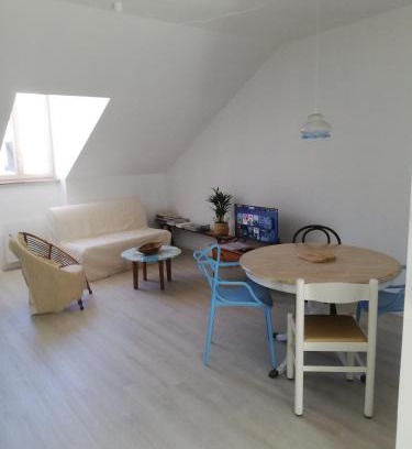 Nozay Apartamento | La mansarde