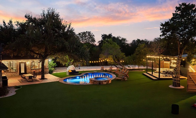 Flournoy Acres Casa | La Mariposa ~ Grand Oasis Big Luxury Home