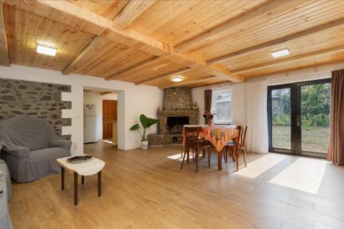 Dimi Casa | La-Marti, Idyllische Unterkunft mit Kamin