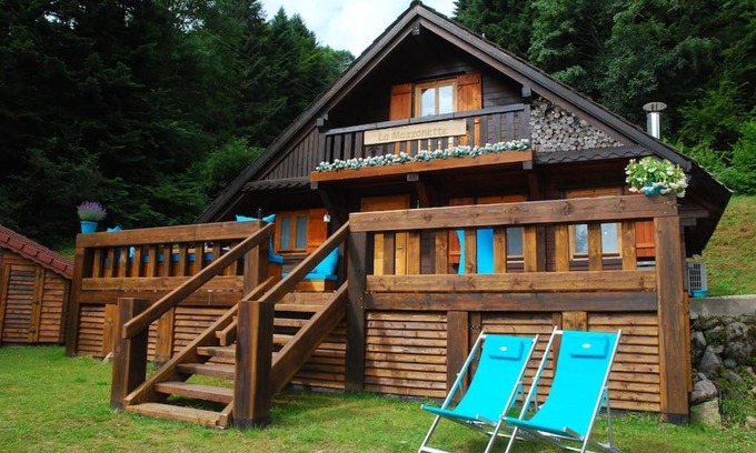 Dommartin-les-Remiremont Chalet De Esquí | La Mazzonette - 4* chalet in de natuur met hottub