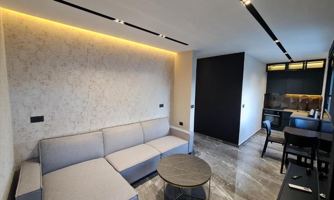 Blloku Apartamento | La Mirage Apartment 02