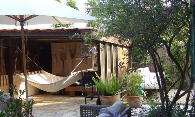 Mandelieu-la-Napoule Beach Villa | LA NAPOULE Villa en el corazón del pueblo junto al mar.