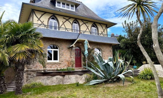 Tregastel Casa | "La Pagode"close to beache