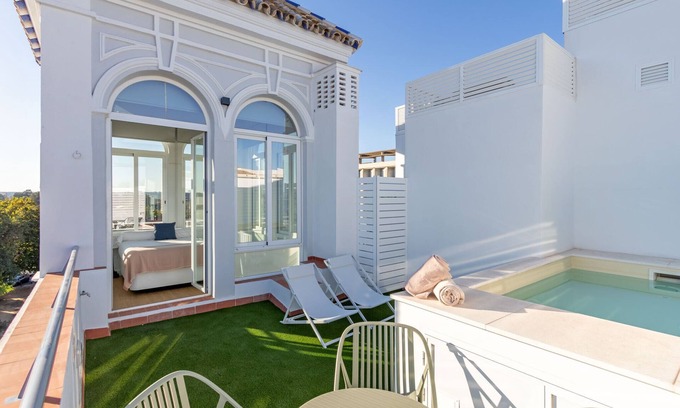 La Palmera-Reina Mercedes Complejo | La Palmera Luxury by Valcambre