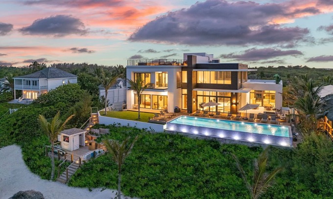 Dunmore Town Casa | La Palmeraie Modern House, Oceanfront, private beach, rooftop deck, maid & more!