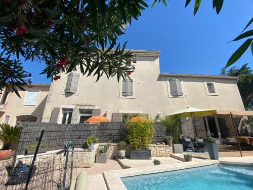 Saint-Saturnin-les-Avignon Cama Y Desayuno | La Papaline de Caroline