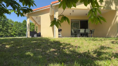 Feytiat Casa | La Pause Limousine, Garden, Wi-Fi, Near Limoges, Golf, Bowling