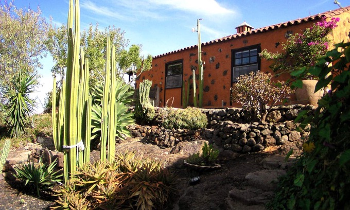 Las Tricias Casa | "LA PELADA": Cozy house, in a quiet location, sea view -,