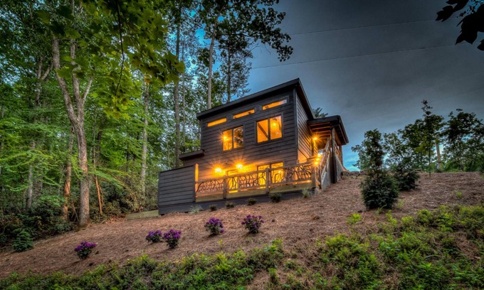 Cashes Valley Casa | La Pequena Pecos by Escape to Blue Ridge