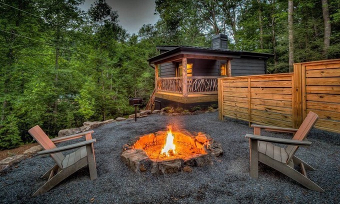 Cashes Valley Cabina | La Pequena Pecos - Modern Rustic Tiny Home along the River! | fire pit