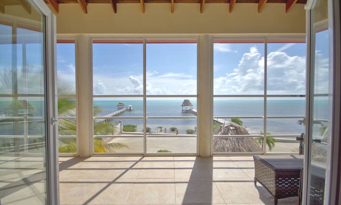 San Pedro Casa | La Perla Azul Beach House