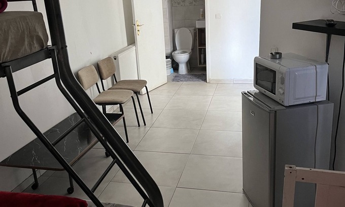 La Courneuve Hotel | LA PERLE