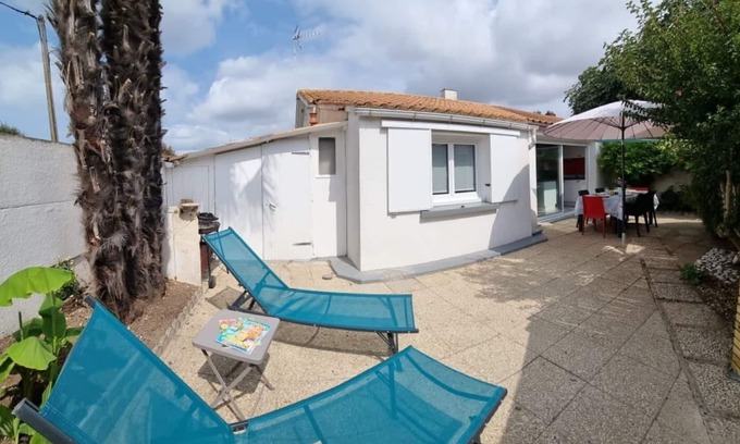 Port District Apartamento | La Petit Alonnaise - Charming seaside house