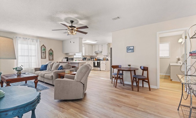 Dock Junction Casa | La Petit Refuge - Pet Friendly w/ Fenced Yard