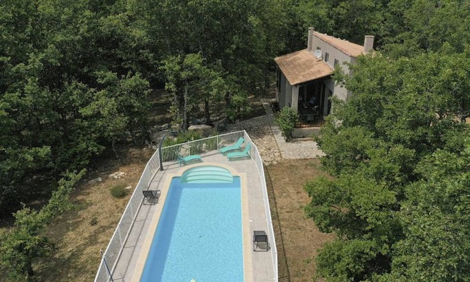 Vacheres Casa | La petite Chaume in the woods amid lavender fields