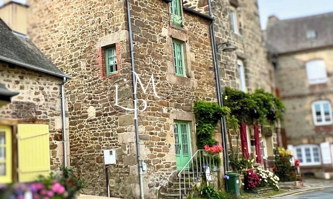 Lanvallay Casa | La Petite Madeleine, Charming Gîte, Dinan Port.