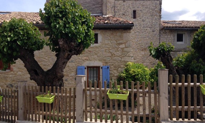 Gras Casa | La petite maison en pierres