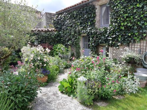 Laroque-Timbaut Cama Y Desayuno | La Petite Maison