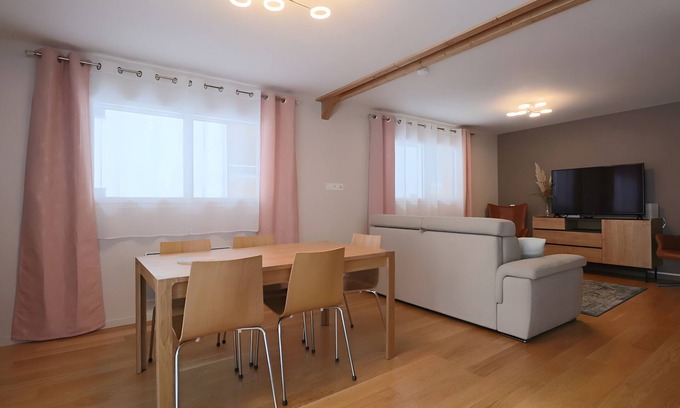 Mont-Dore Casa | La Petite Montille con vistas a la montaña y Wi-Fi