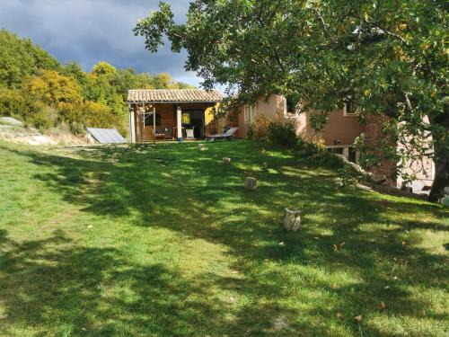 Blieux Cama Y Desayuno | La Peyregoune, logement en pleine nature et table d'hôtes