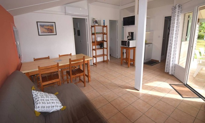 Le Mas-dAgenais Chalet De Esquí | La Pie - Village of 10 cottages, pine chalet style
