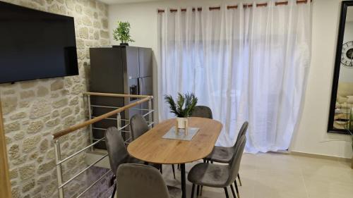 Puicheric Apartamento | La Pierre Dorée