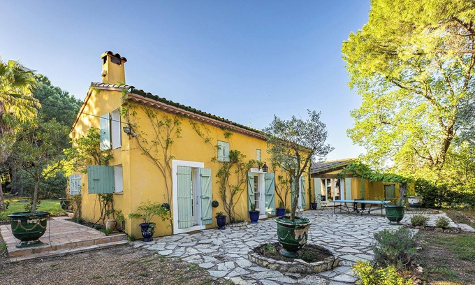 Beziers Casa | La Pinède: casa de carácter en los viñedos