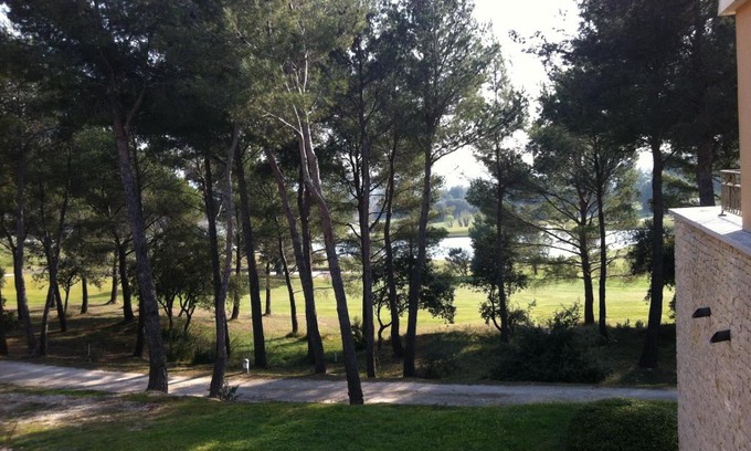 Saumane-de-Vaucluse Apartamento | La pinede du Golf