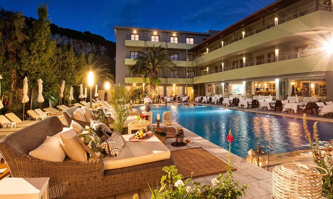Skiathos Town Hotel | La Piscine Art Hotel - Adults Only