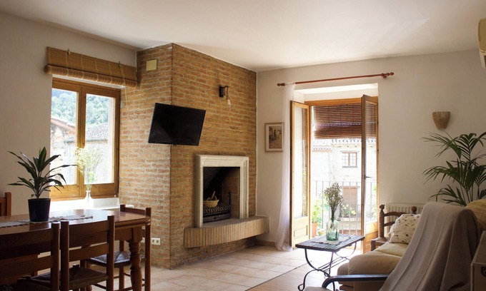 Sant Llorenc de la Muga Apartamento | APARTAMENTO COMPLETO EN EL CORAZÓN DE SANT LLORENÇ DE LA MUGA
