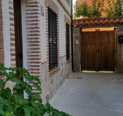 Navaluenga Casa | La plazuela Navaluenga