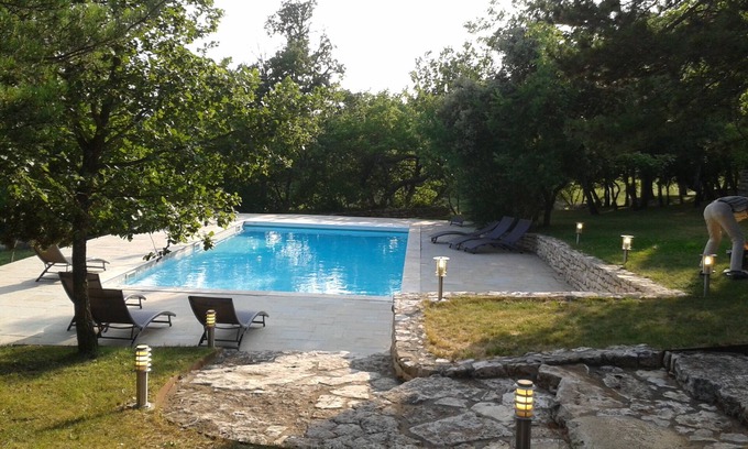 Reillanne Casa | Casa de piedra renovada con el encanto típico de la Provenza, piscina privada