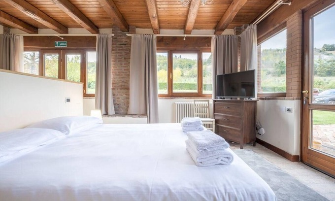 Sasso Marconi Apartamento | La Quercia Entire Villa
