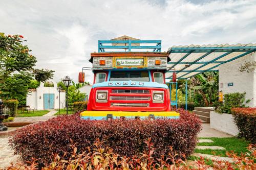 Pereira Casa | La Querendona - La Chiva un típico autobús Colombiano