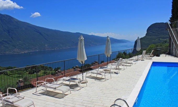 Pieve Apartamento | La Quiete 56 Lake view Apartment by Gardadomusmea