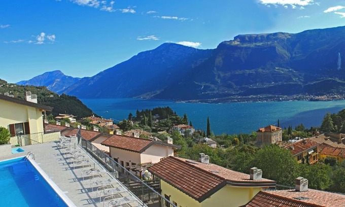Pieve Apartamento | La Quiete Barbara apartment Terrace Lake view