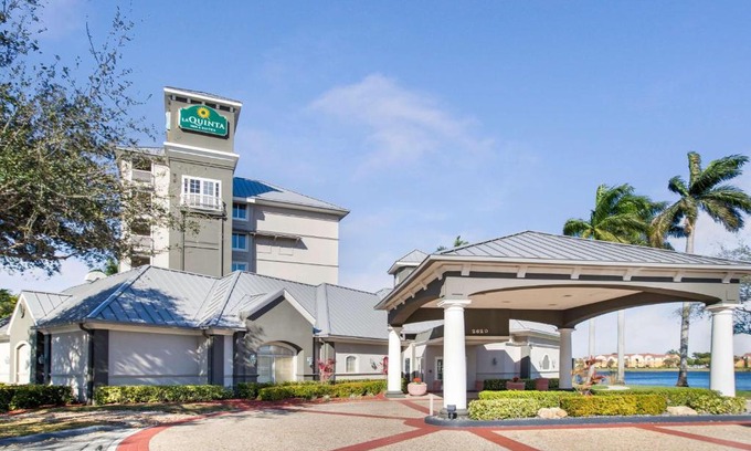 Hollywood Hotel | La Quinta by Wyndham Ft. Lauderdale Airport