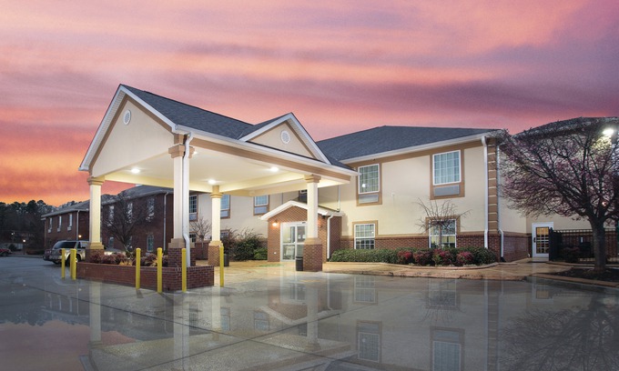 Calhoun Hotel | La Quinta Inn by Wyndham Calhoun