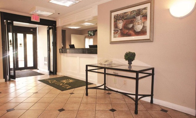 Canton Hotel | La Quinta Inn by Wyndham Detroit Canton