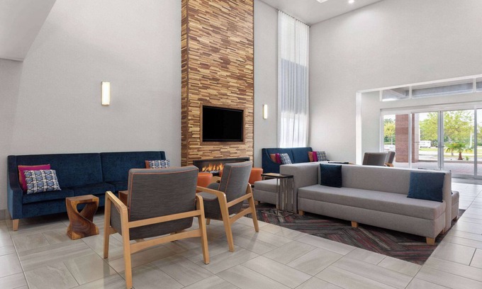 Fort Pierce Hotel | La Quinta Inn & Suites by Wyndham Ft. Pierce