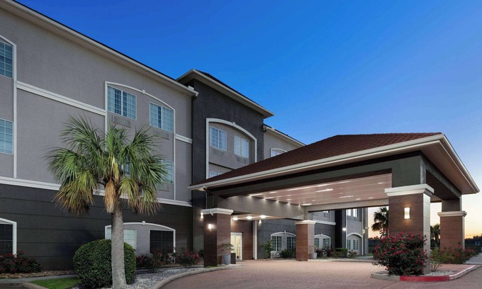 Deer Park Hotel | La Quinta Inn & Suites by Wyndham Deer Park