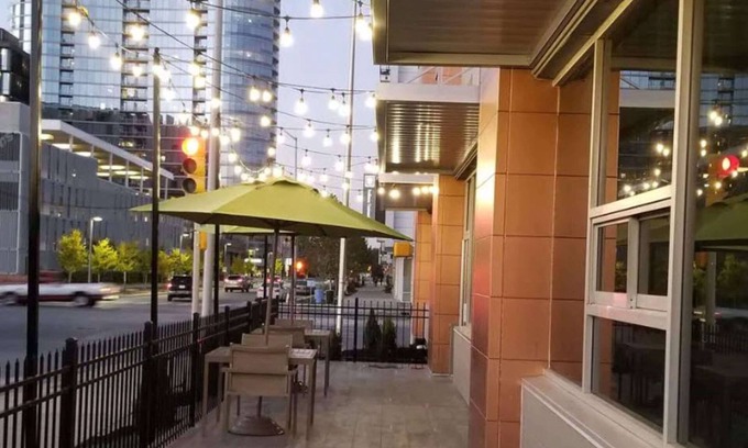 Market East District Hotel | La Quinta Inn & Suites by Wyndham Indianapolis Downtown