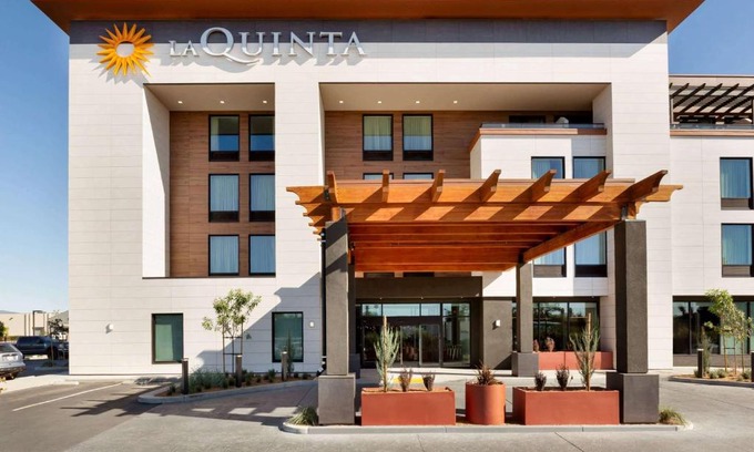 Southwest Santa Rosa Hotel | La Quinta Inn & Suites by Wyndham Santa Rosa Sonoma