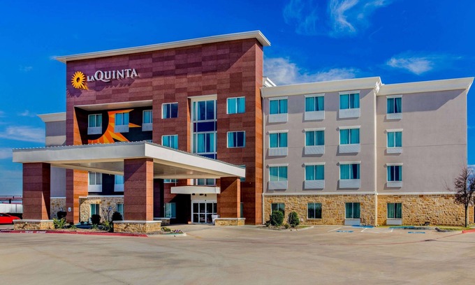 Roanoke Hotel | La Quinta Inn & Suites by Wyndham Northlake Fort Worth