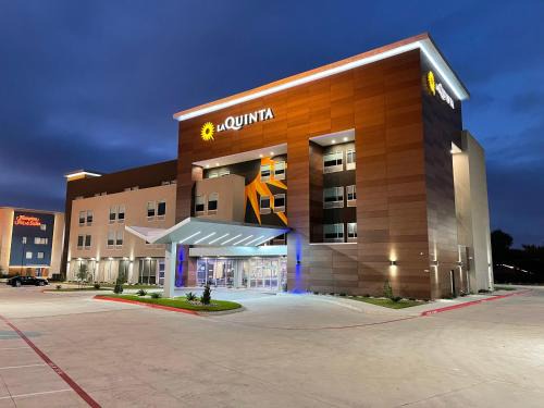 White Rock Hills Hotel | La Quinta Inn & Suites by Wyndham Dallas/Fairpark