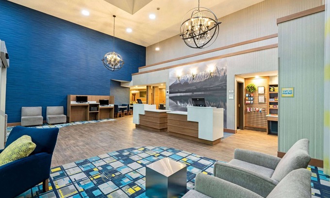 Logan Hotel | La Quinta Inn & Suites by Wyndham Logan