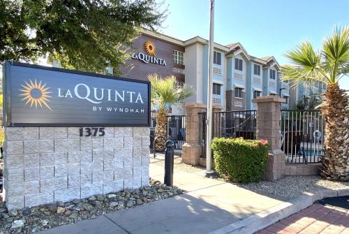 Tempe Hotel | La Quinta Inn & Suites by Wyndham Tempe University, Phoenix