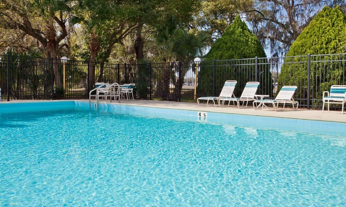 Tampa Hotel | La Quinta Inn & Suites by Wyndham Tampa Fairgrounds - Casino