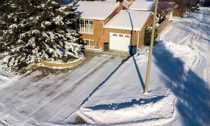 Cochrane Casa | La Résidence - Heated Garage, Executive Home