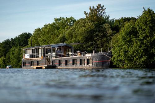 Eraudiere-Renaudiere Cama Y Desayuno | La Rivière House - Péniche Carpe Diem